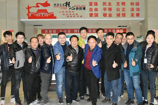 新信息系统切换完成-，项目组成员合影留念.jpg