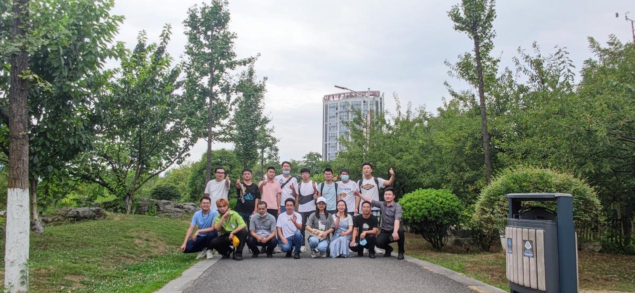 团队合影.png